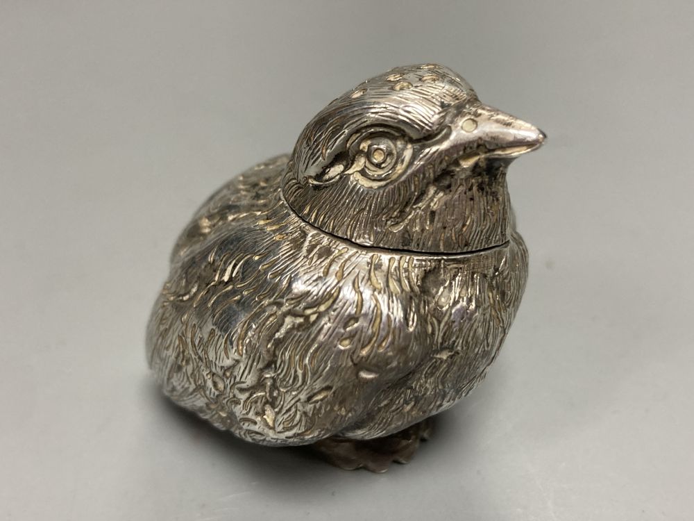 A late Victorian novelty silver pepperette, modelled as a chick, Thomas Johnson II, London, 1881, height 37mm.